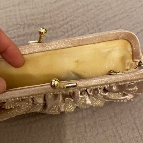 La Regale evening bag/ clutch in very good condition. - Picture 11 of 13